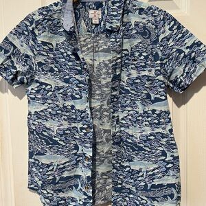 Vineyard Vines boys Short-Sleeve Shark Print Button-Up Shirt - Navy/Light Blue